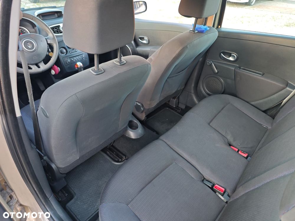 Renault Clio 1.6 16V Expression - 11