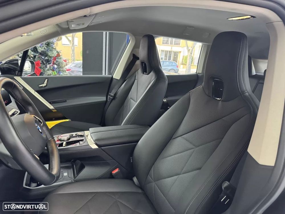 BMW iX xDrive 40 Pack Desportivo - 43