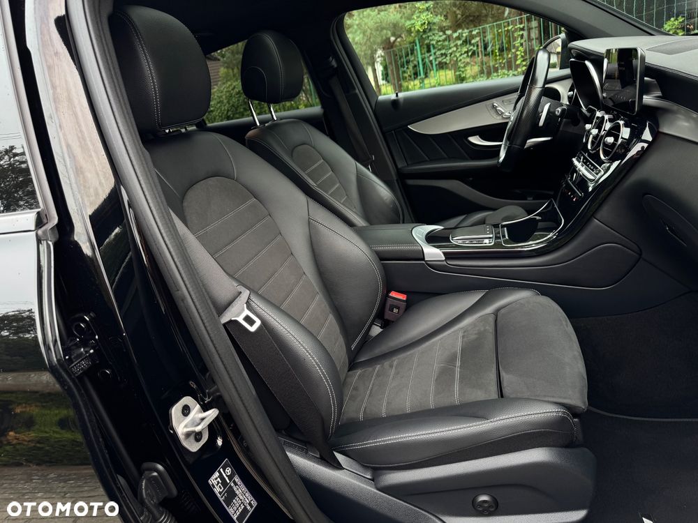 Mercedes-Benz GLC 300 4Matic 9G-TRONIC AMG Line Plus - 28