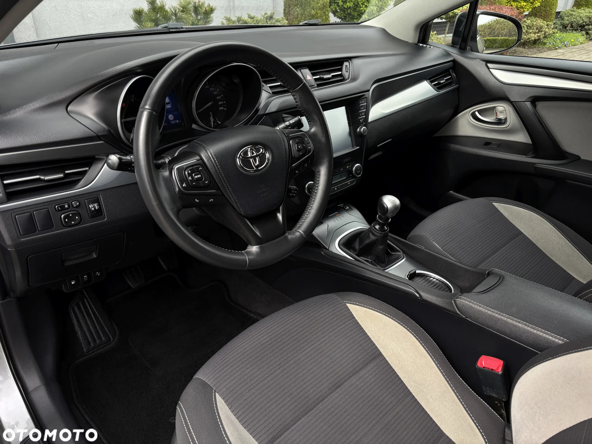 Toyota Avensis 1.8 Premium - 17