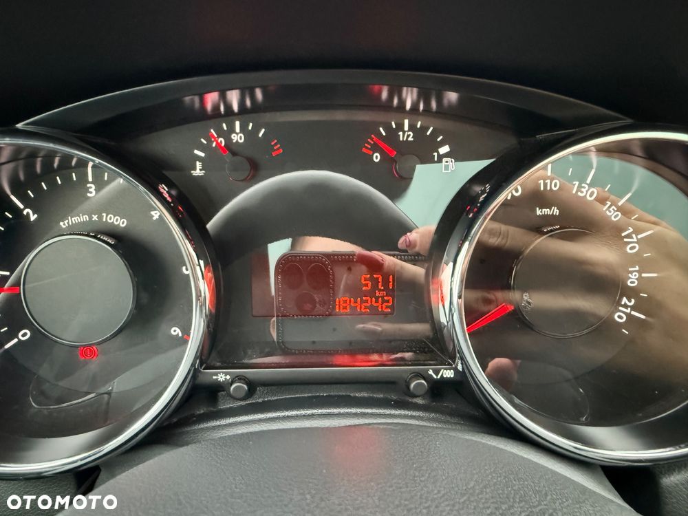 Peugeot 5008 HDI FAP 115 Access - 13