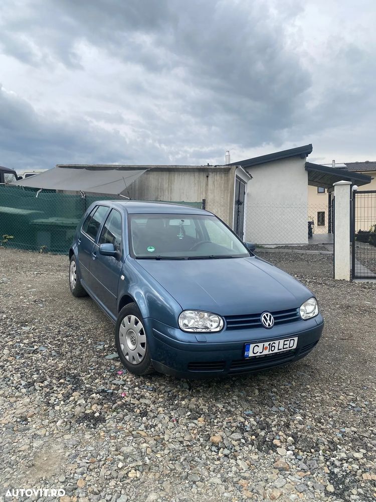 Volkswagen Golf - 1