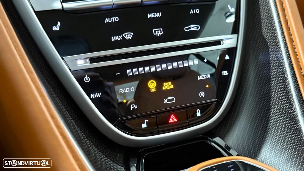 Aston Martin DB11 Coupé - 32