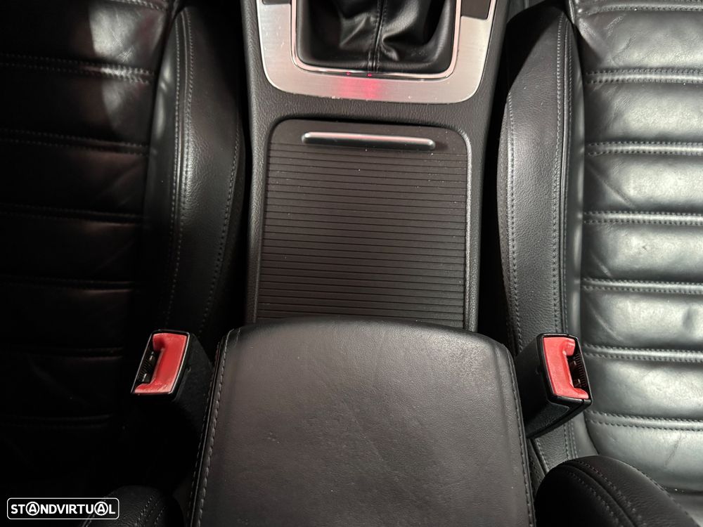 VW Passat Variant 2.0 TDI Highline - 30