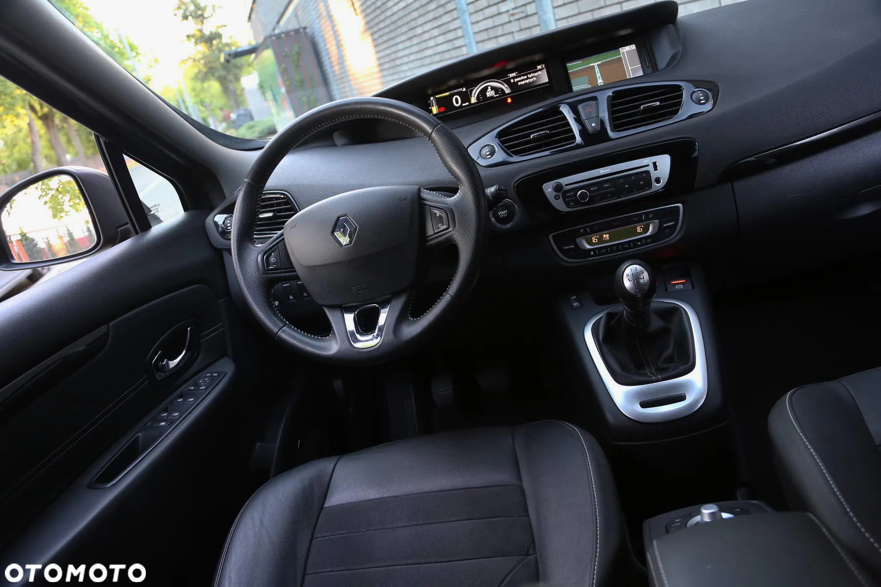Renault Grand Scenic ENERGY TCe 130 S&S Bose Edition - 16