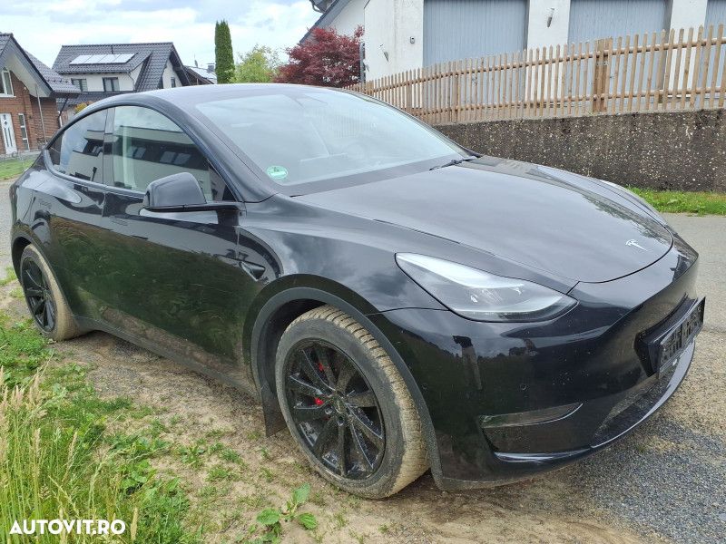 Tesla Model Y - 2