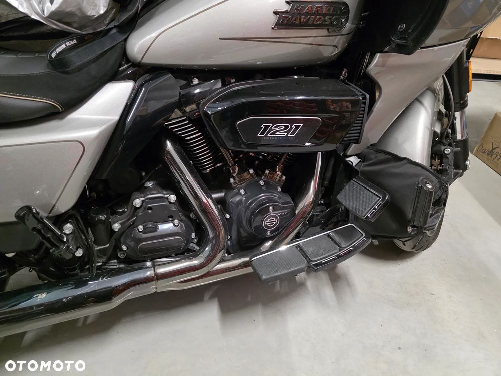 Harley-Davidson CVO Street Glide - 5