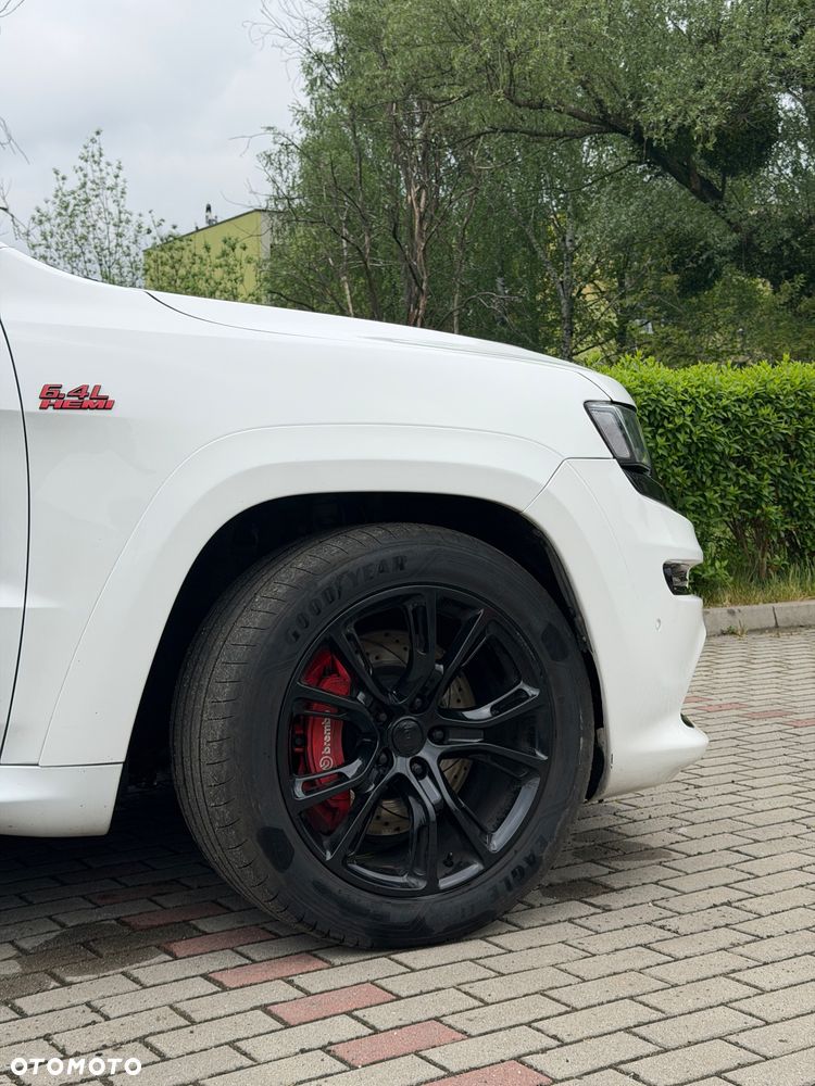 Jeep Grand Cherokee SRT - 13