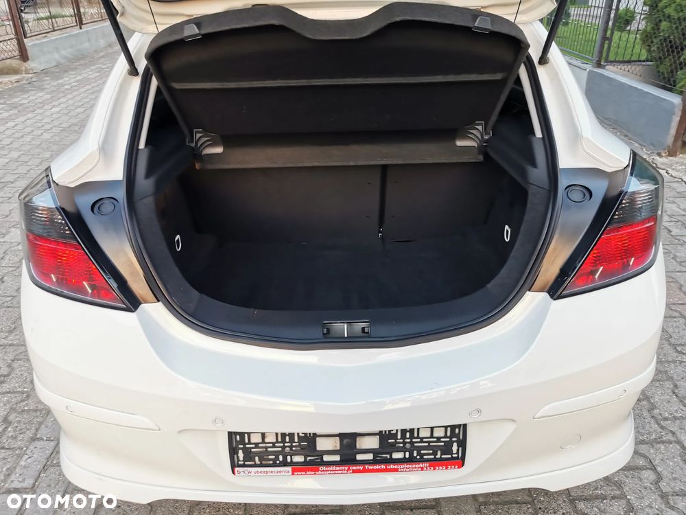 Opel Astra 1.6 Black&White - 30