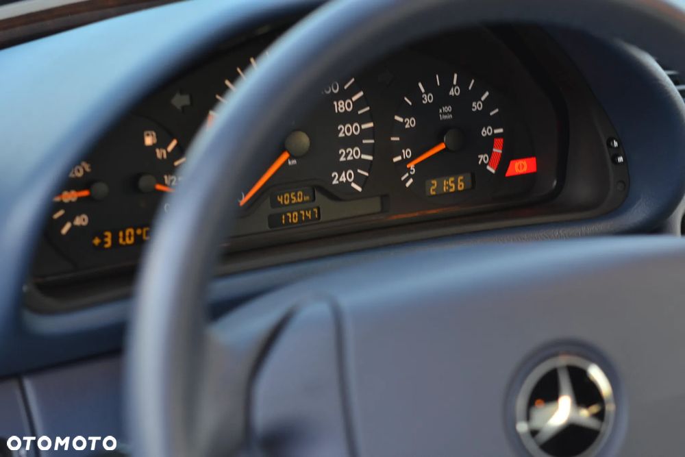 Mercedes-Benz CLK - 10