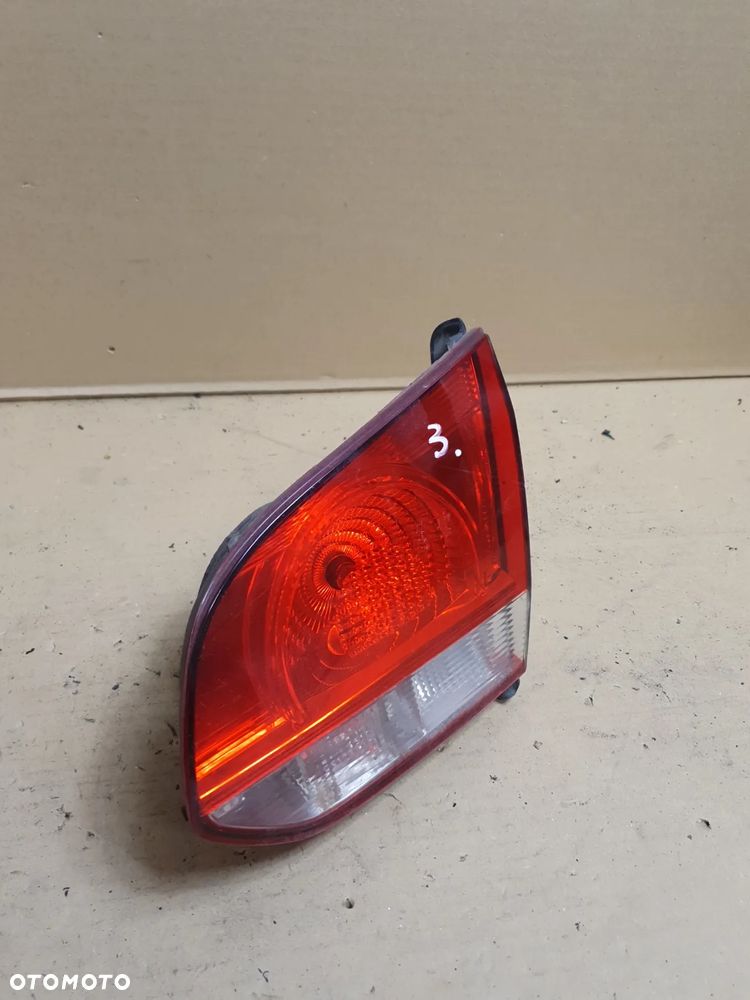 . LAMPA PRAWA W KLAPE VOLKSWAGEN GOLF 6 - 2