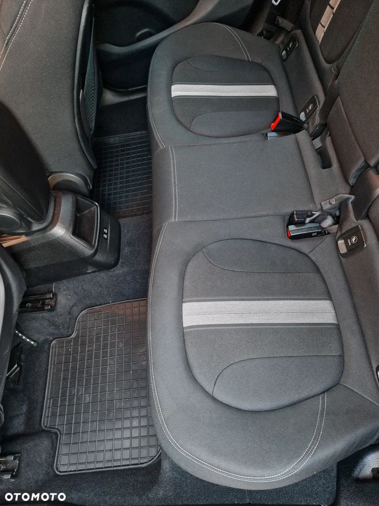 BMW Seria 2 218d - 13