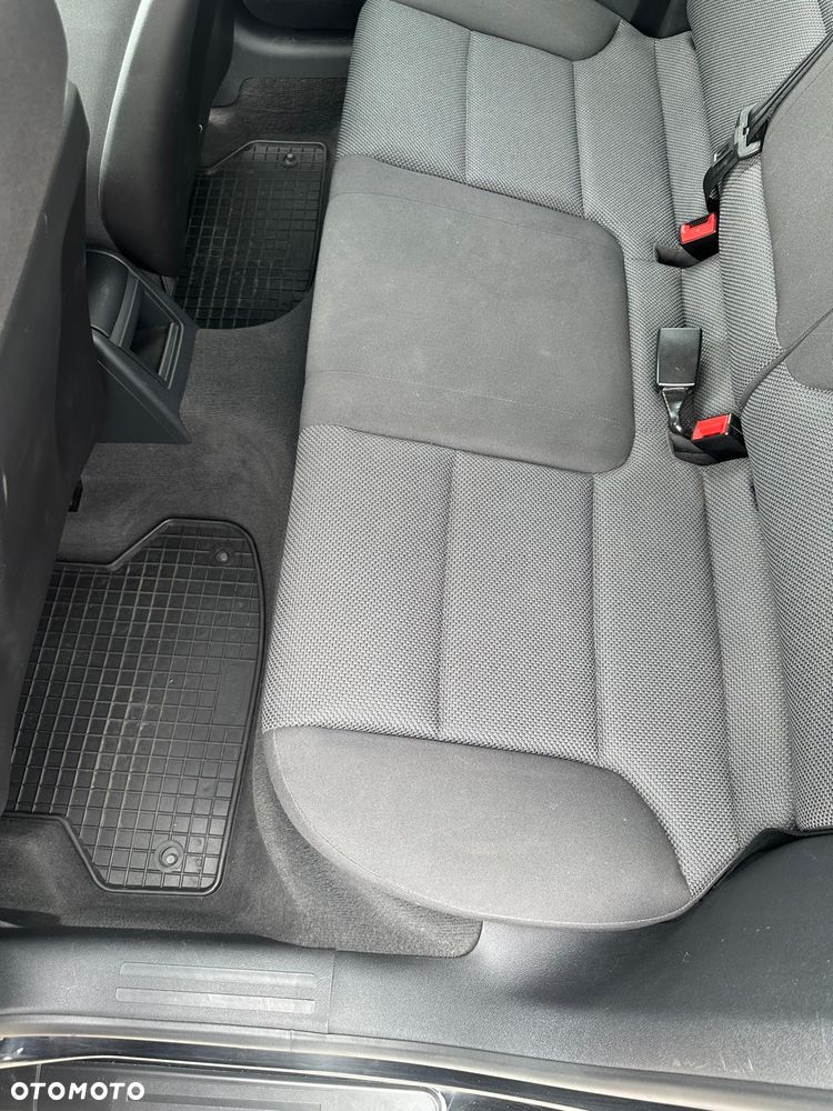 Audi A3 Sportback 1.6 TDI DPF Ambiente - 17