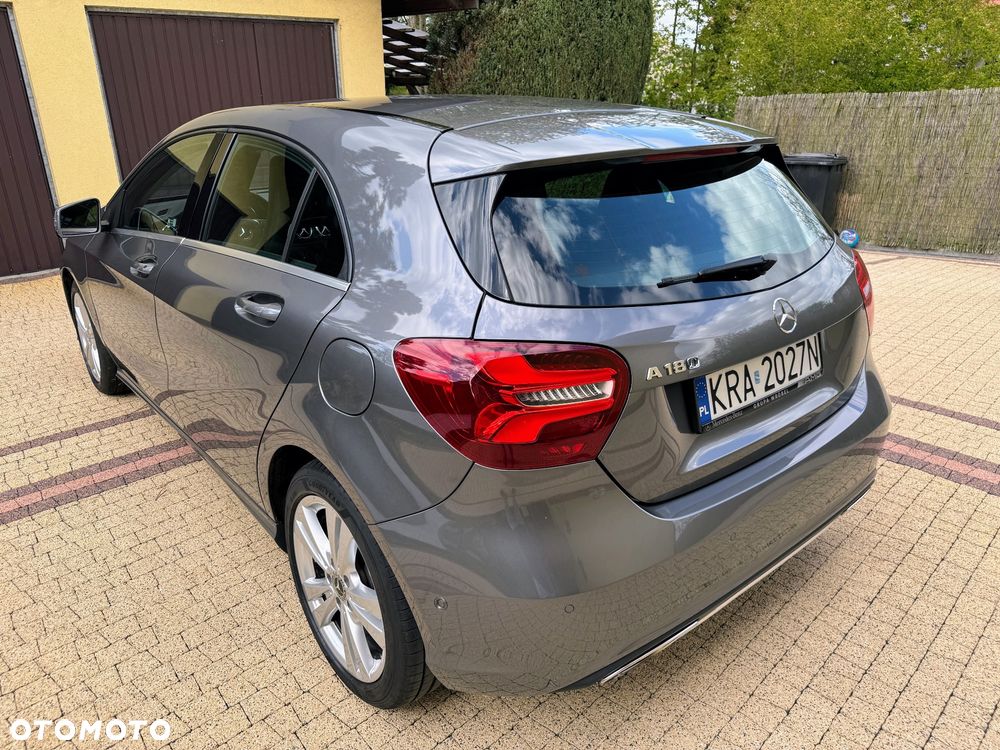 Mercedes-Benz Klasa A 180 7G-DCT Urban - 24