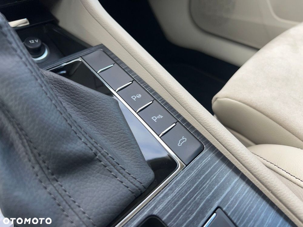 Skoda Superb 2.0 TDI SCR Style DSG - 28