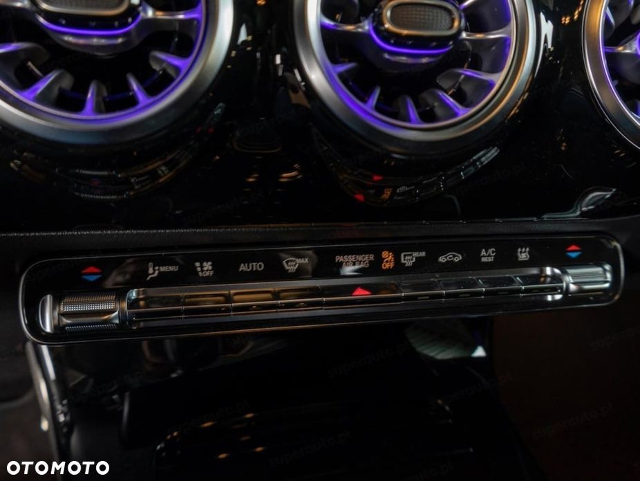 Mercedes-Benz Klasa A 220 4-Matic AMG Line 8G-DCT - 11