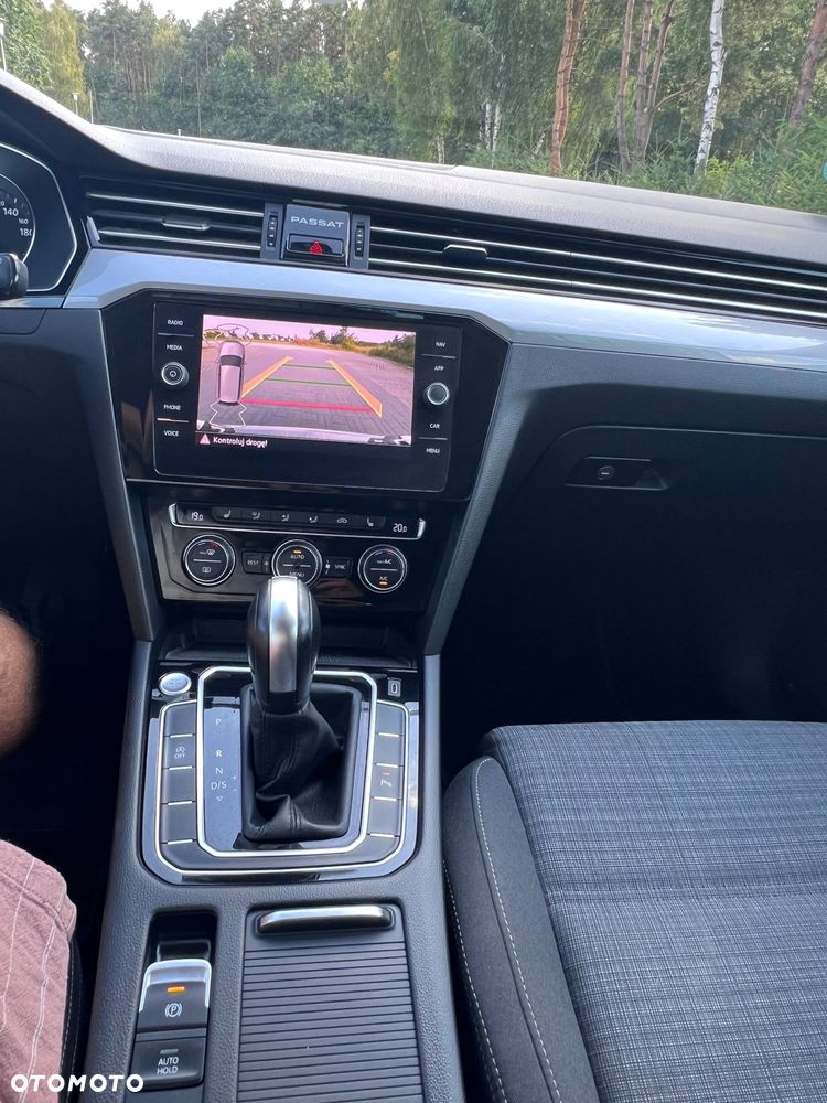 Volkswagen Passat - 25
