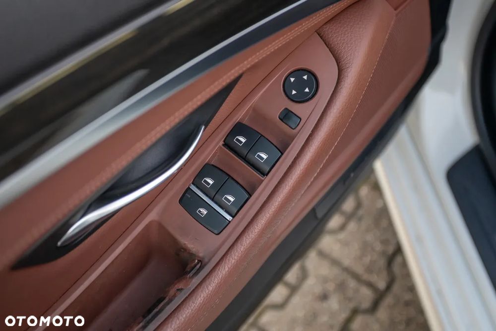 BMW Seria 5 520d Sport-Aut - 29