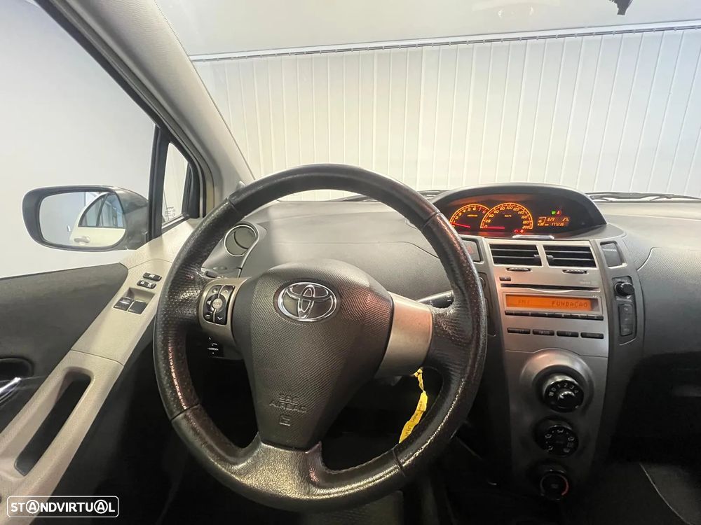 Toyota Yaris 1.33 VVT-i Rock In Rio 10 - 6