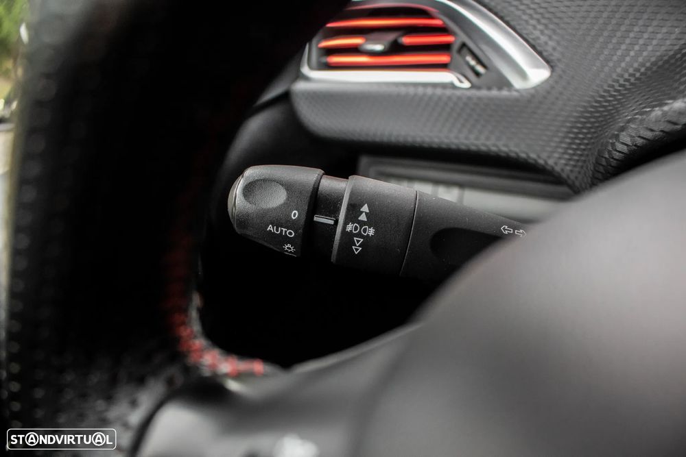 Peugeot 2008 1.2 PureTech GT Line EAT6 - 18