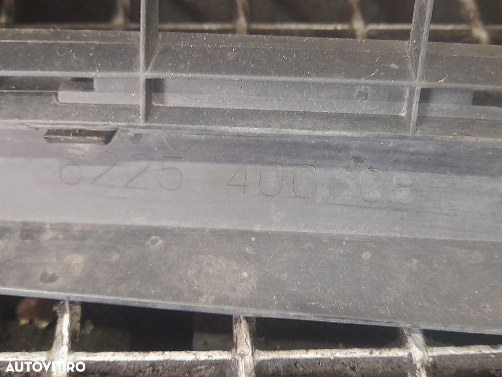 Grila inferioara bara fata 622540008R Dacia Duster 1 [2010 - 2013] - 2