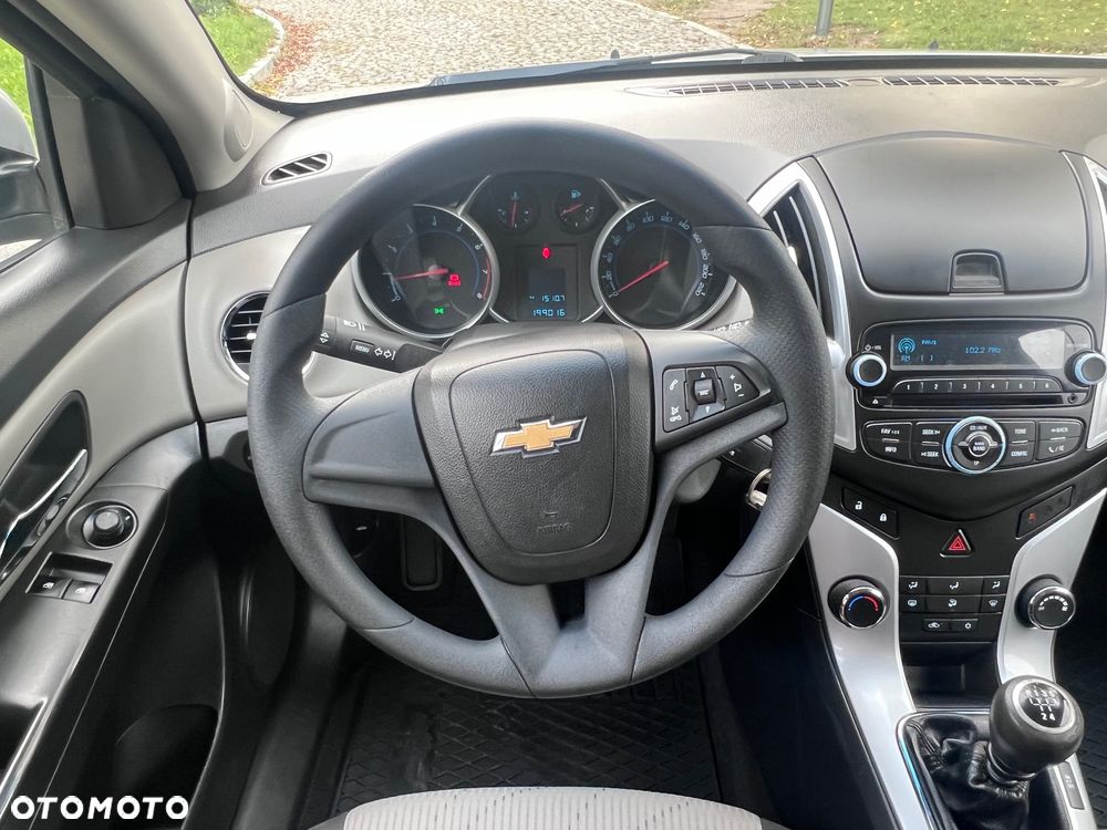 Chevrolet Cruze 1.6 LS - 23