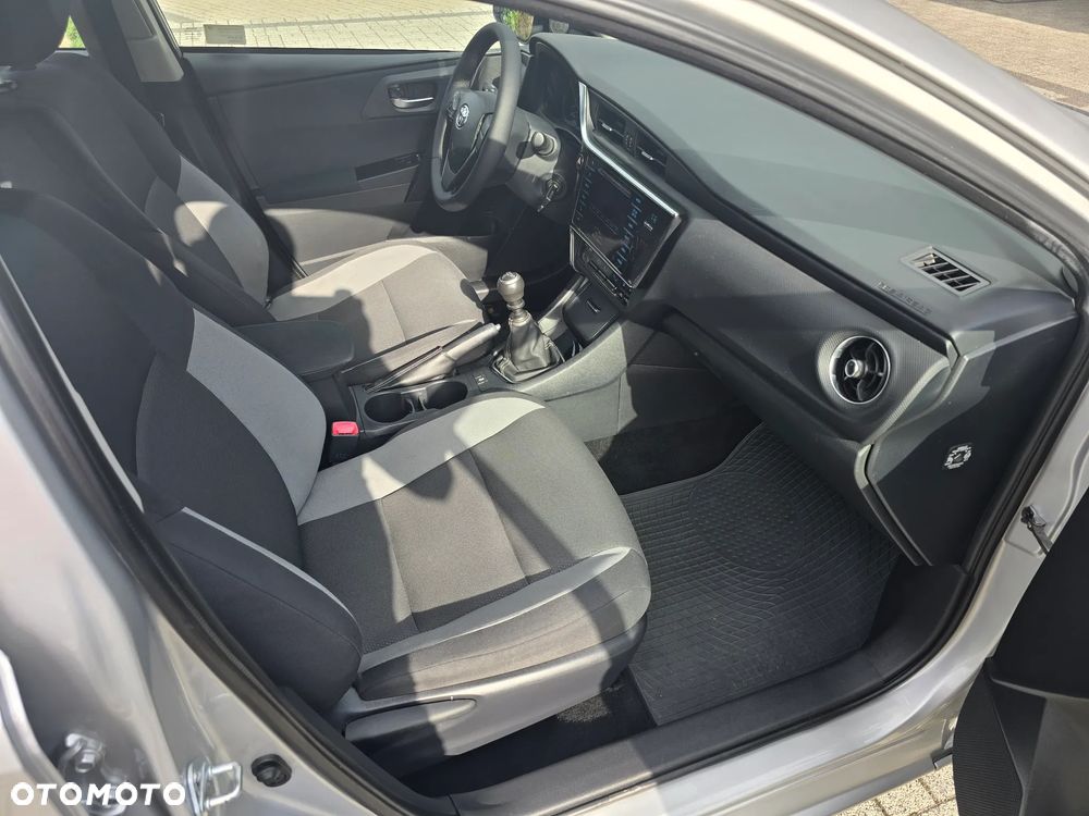 Toyota Auris 1.4 D-4D Active - 11