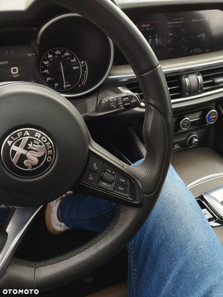 Alfa Romeo Stelvio 2.0 Turbo 16V AT8-Q4 Ti - 26