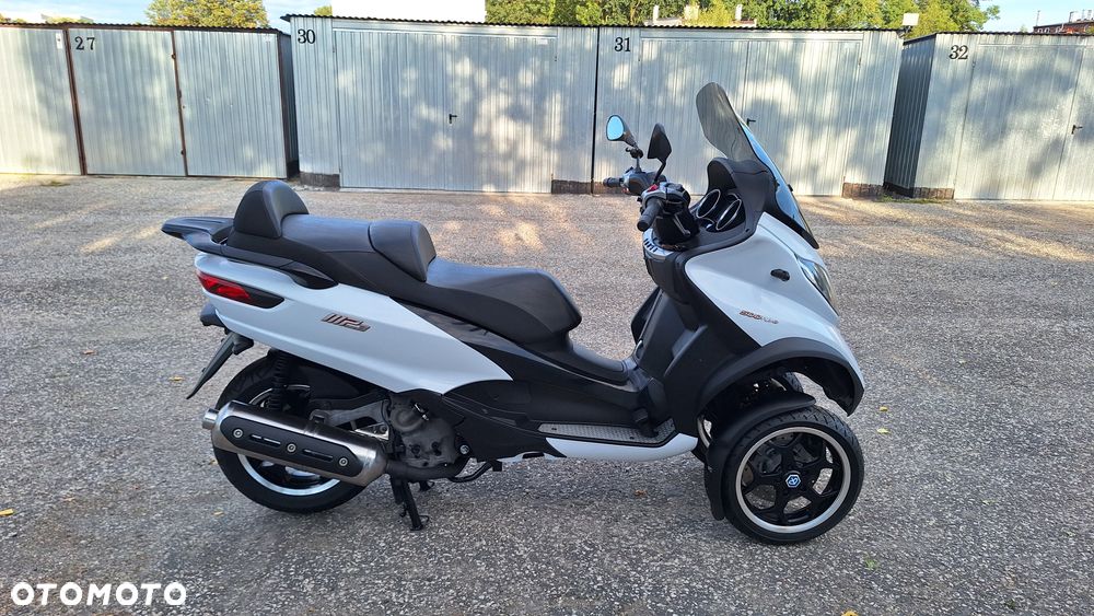 Piaggio MP-3 - 12