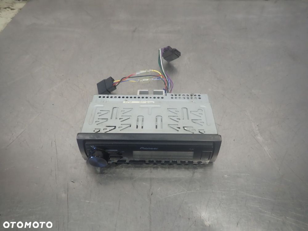 RADIO UNIWERSALNE TOYOTA AVENSIS 2.0 D4D - 2
