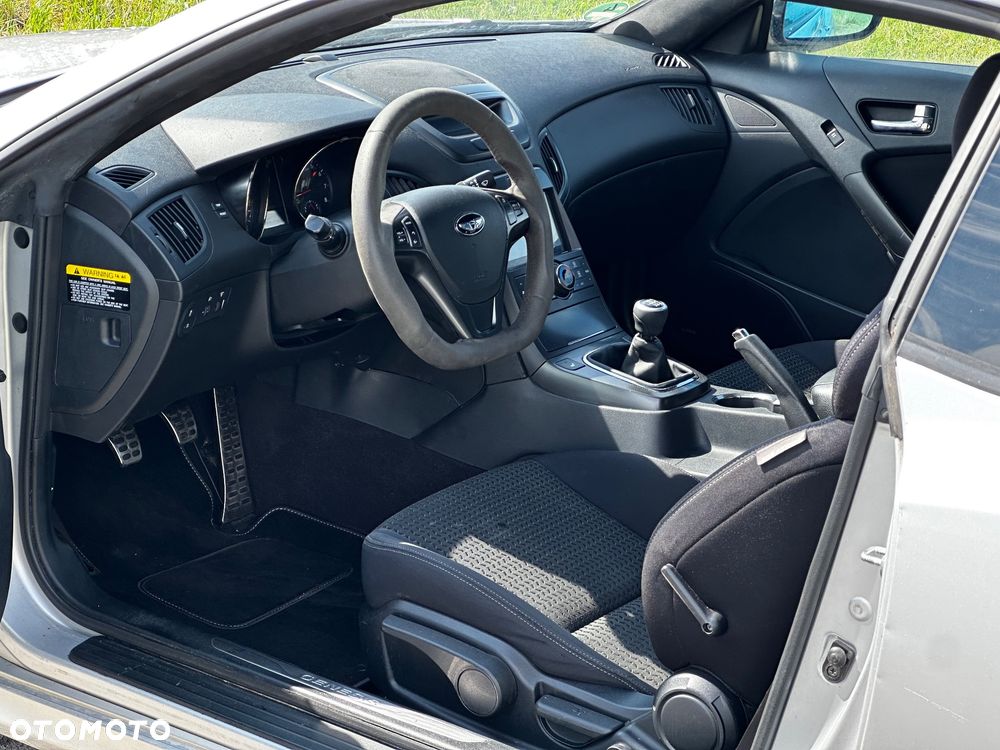 Hyundai Genesis Coupe - 8