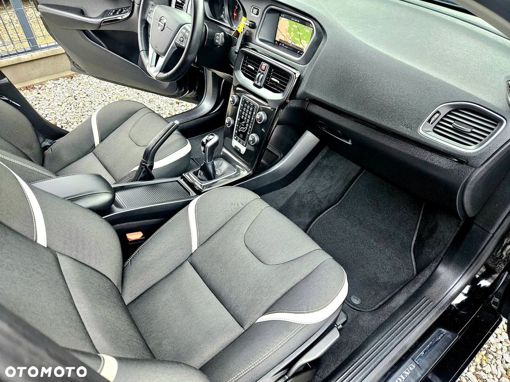 Volvo V40 T2 Linje Svart - 24