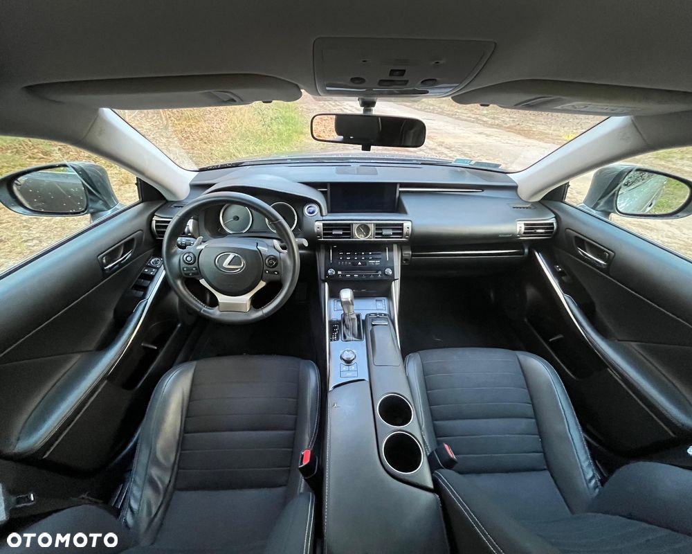 Lexus IS 300h Business - 10