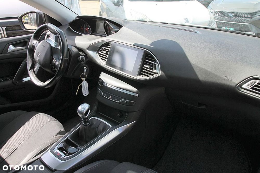 Peugeot 308 1.2 PureTech Allure S&S - 4