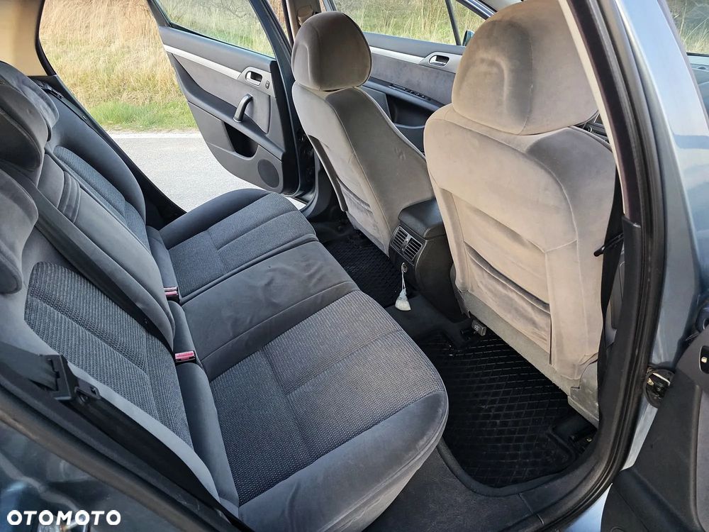 Peugeot 407 135 - 19