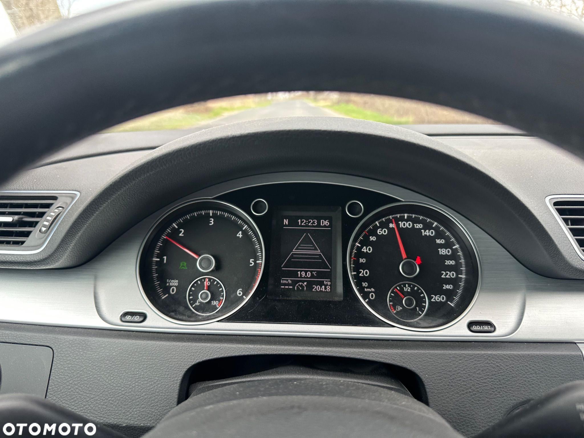 Volkswagen Passat - 12