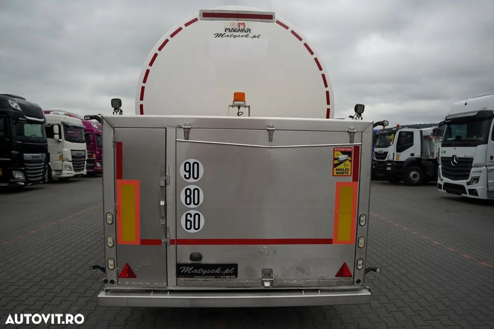 Magyar REZERVOR ALIMENTE / 30.000 L / AXĂ RIDICATĂ / AXĂ DE DIRECȚIE / - 12