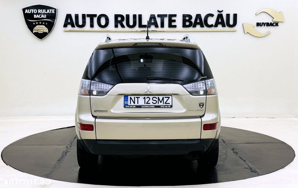 Mitsubishi Outlander - 11