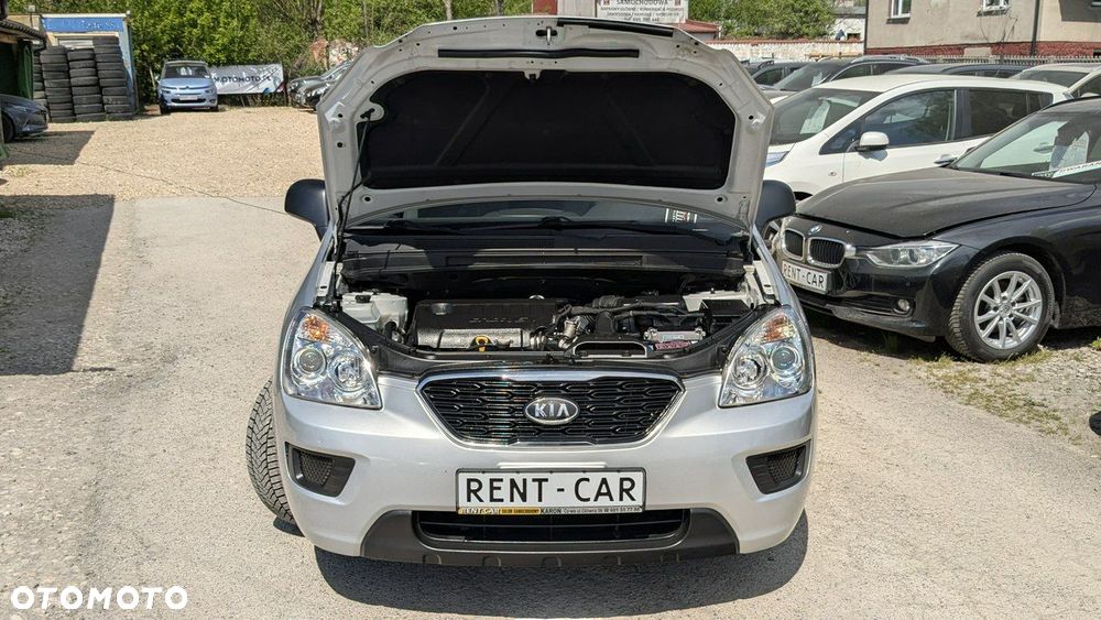 Kia Carens - 32