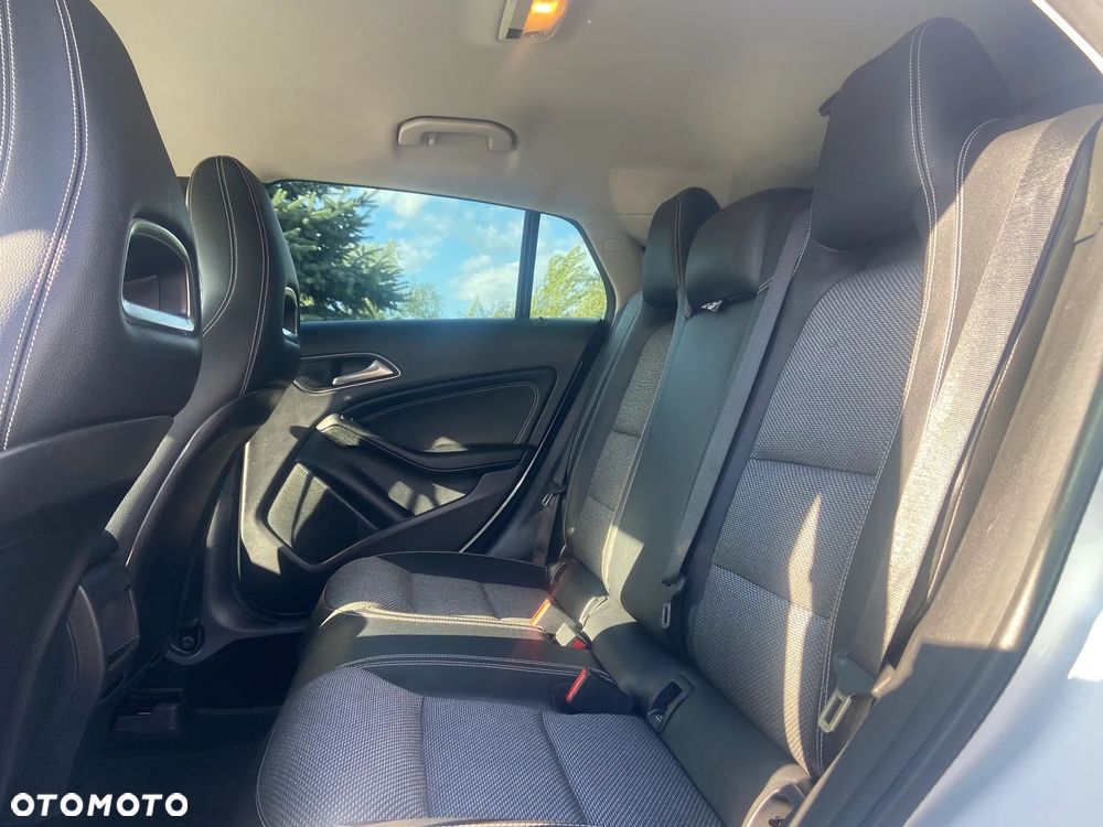 Mercedes-Benz CLA 180 7G-DCT - 9