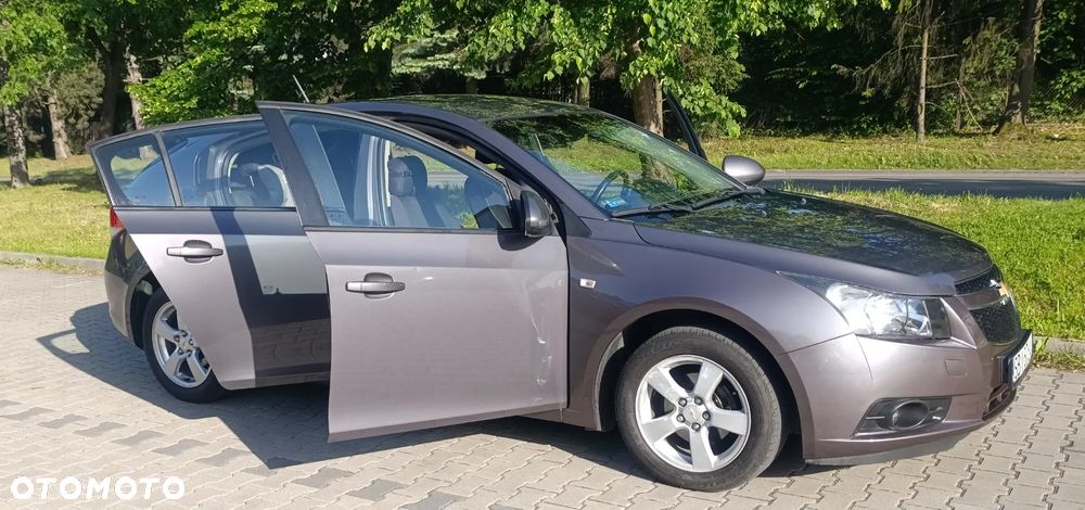 Chevrolet Cruze 1.6 LS - 8