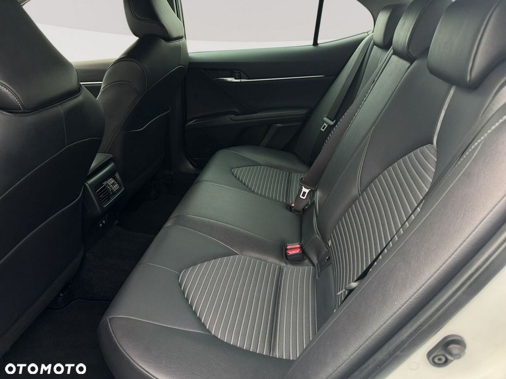 Toyota Camry - 24