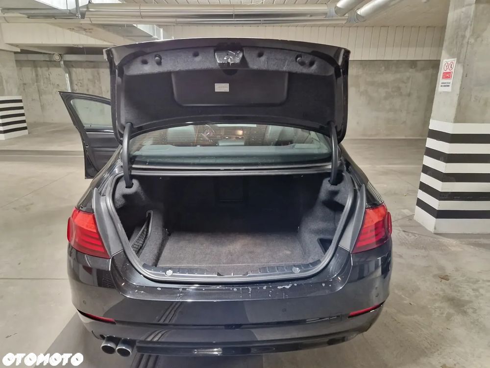 BMW Seria 5 525d xDrive - 12