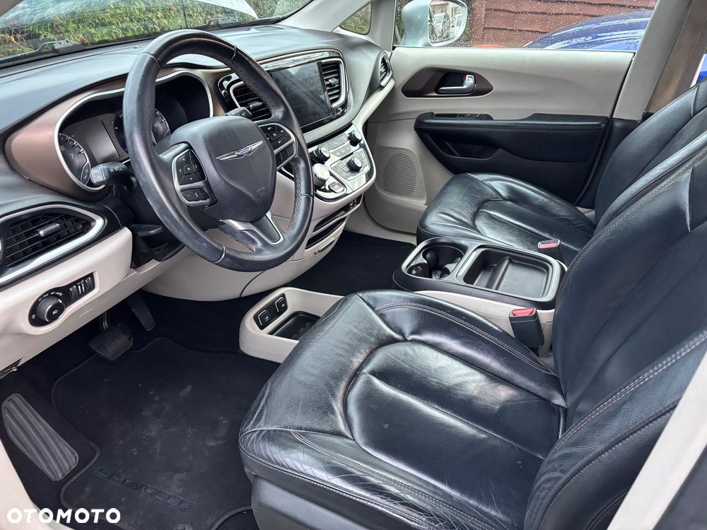 Chrysler Pacifica - 11