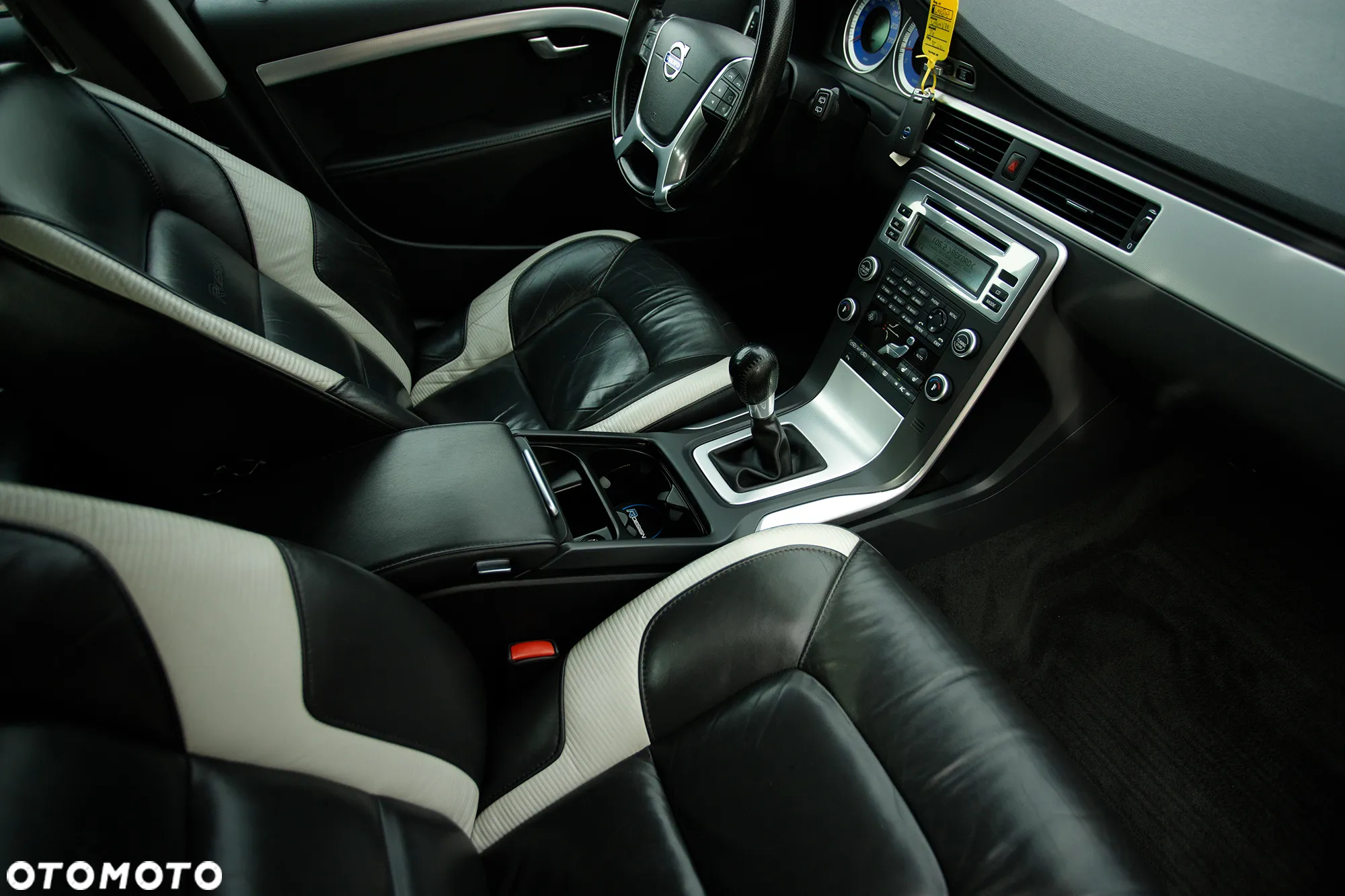 Volvo V70 2.5T R-Design Summum - 32