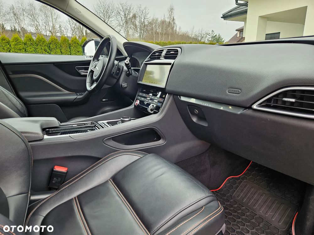 Jaguar F-Pace 20d AWD Prestige - 40