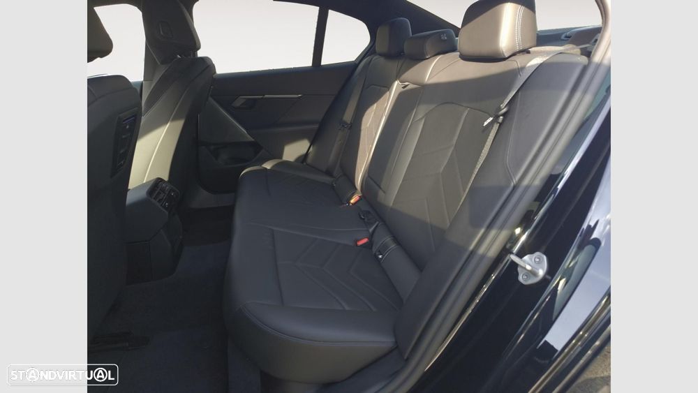 BMW 530 e Pack Desportivo M - 14