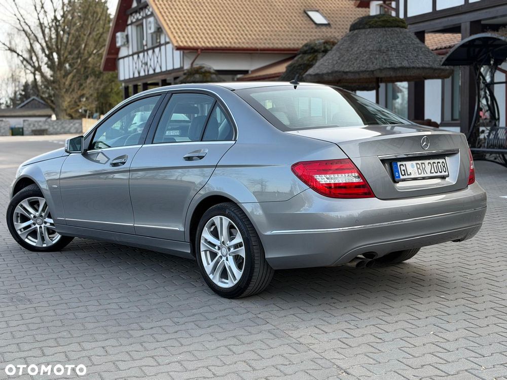 Mercedes-Benz Klasa C 180 CGI BlueEFFICIENCY Avantgarde - 19