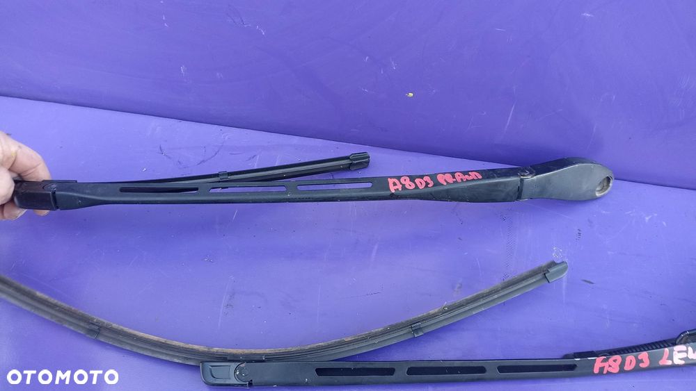 AUDI A8 D3 RAMIONA WYCIERACZEK PRZÓD EUROPA RAMIE - 4