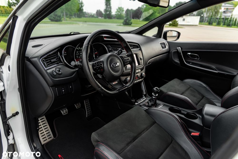 Kia Ceed 1.6 T-GDI GT - 22